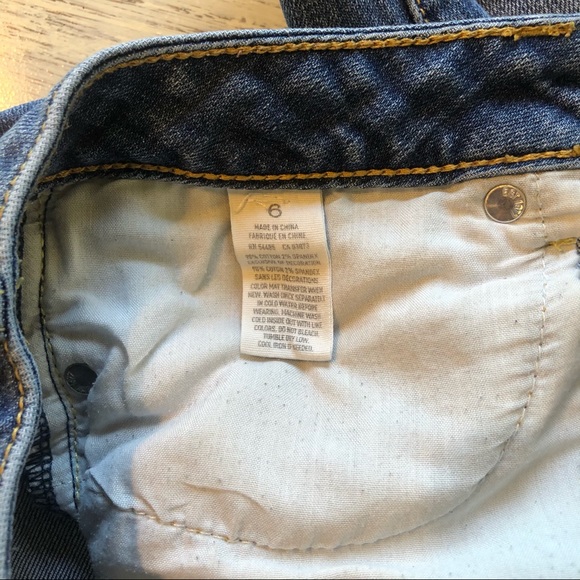 American Eagle Bermuda Shorts - Picture 5 of 7